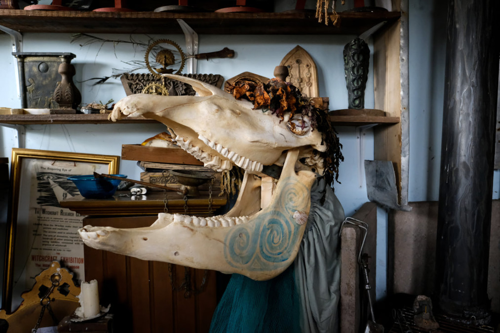 Gwithti An Pystri           
A Cabinet of Folklore and Magic