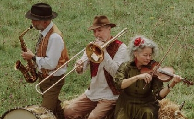 Jaclarabag at Gerrans Memorial Hall