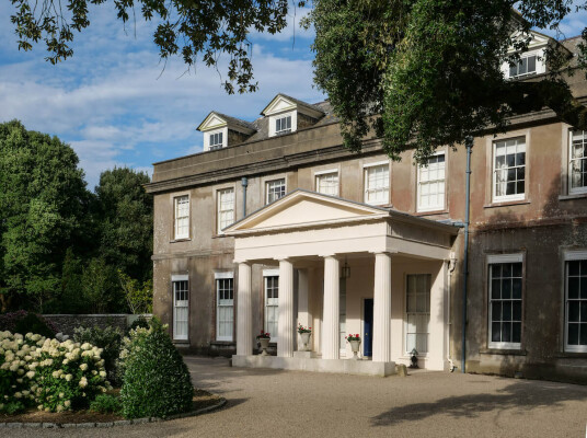 Quantum Theatre presents Alice Through the Looking Glass