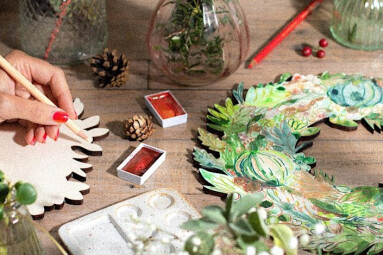 Wooden Wreath Painting Workshop with Trebah Garden