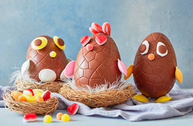 Little Egg Artists: Easter Egg Decorating at St Mawes Hotel