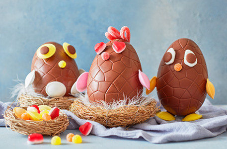 Little Egg Artists: Easter Egg Decorating at St Mawes Hotel