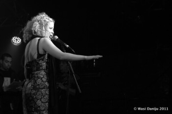 The Suitcase Singers... Special guest Rachel Rose Reid