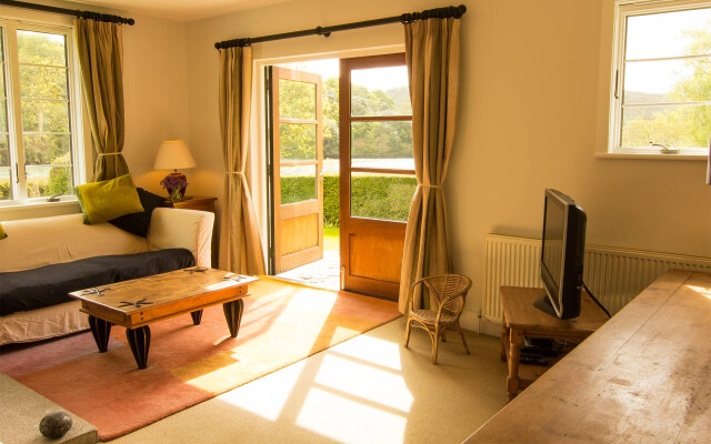 Riverside break: 15% off at Ruan Dinas